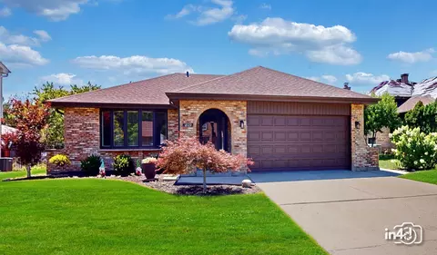 1809 Eaton Dr, Woodridge, IL 60517