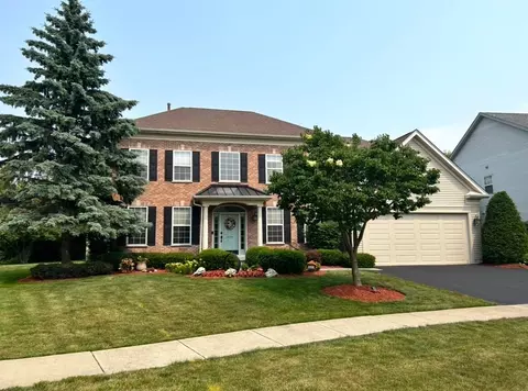 34056 N Wooded Glen Dr, Grayslake, IL 60030