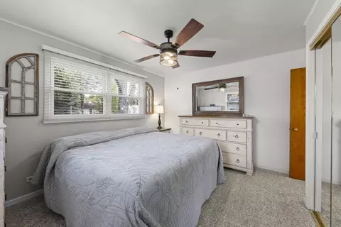 Bedroom - 2304 Meadow Dr, Rolling Meadows, IL 60008 photo 2 of 4