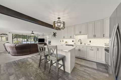 Kitchen - 2304 Meadow Dr, Rolling Meadows, IL 60008 photo 2 of 3