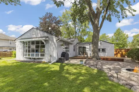 Exterior - 2304 Meadow Dr, Rolling Meadows, IL 60008 photo 6 of 6