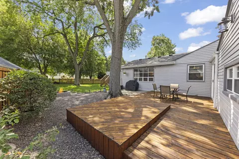 Exterior - 2304 Meadow Dr, Rolling Meadows, IL 60008 photo 2 of 6