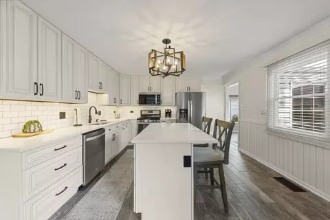 Kitchen - 2304 Meadow Dr, Rolling Meadows, IL 60008 photo 1 of 3