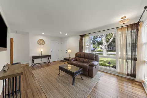 Living - 2304 Meadow Dr, Rolling Meadows, IL 60008 photo 4 of 4