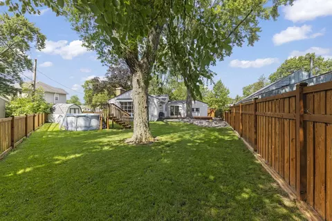 Exterior - 2304 Meadow Dr, Rolling Meadows, IL 60008 photo 4 of 6