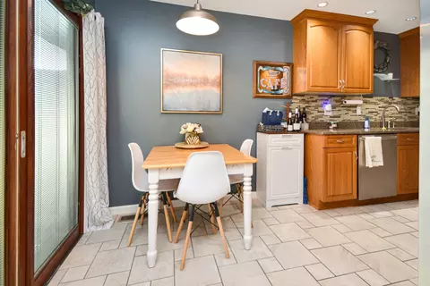 Dining - 1562 Hunt Dr #B, Normal, IL 61761 photo 2 of 3