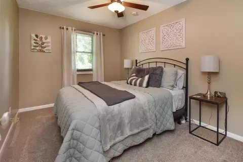 Bedroom - 1562 Hunt Dr #B, Normal, IL 61761 photo 4 of 5