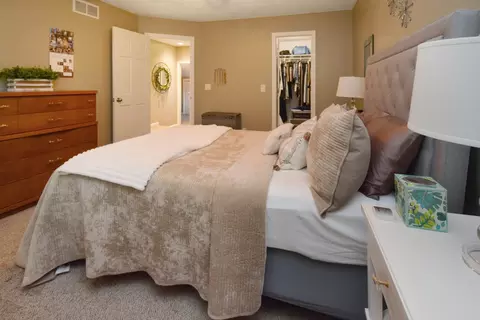 Bedroom - 1562 Hunt Dr #B, Normal, IL 61761 photo 3 of 5