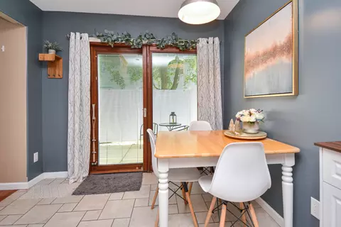 Dining - 1562 Hunt Dr #B, Normal, IL 61761 photo 1 of 3