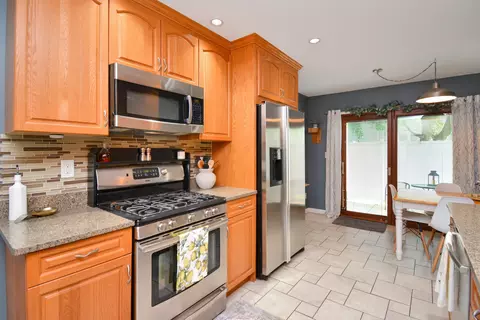 Kitchen - 1562 Hunt Dr #B, Normal, IL 61761 photo 3 of 5