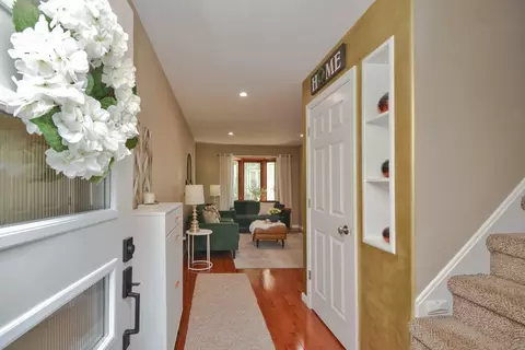 Entry Way - 1562 Hunt Dr #B, Normal, IL 61761 photo 3 of 4