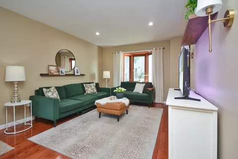 Living - 1562 Hunt Dr #B, Normal, IL 61761 photo 2 of 4
