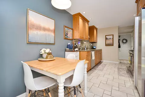 Dining - 1562 Hunt Dr #B, Normal, IL 61761 photo 3 of 3