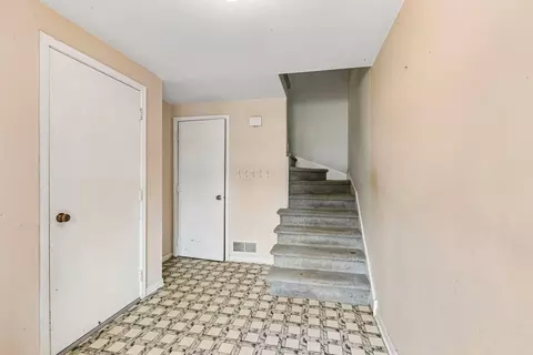 Entry Way - Undisclosed, Cary, IL 60013 photo 2 of 3