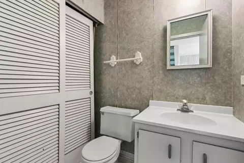Bath - Undisclosed, Cary, IL 60013 photo 1 of 3