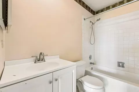 Bath - Undisclosed, Cary, IL 60013 photo 2 of 3