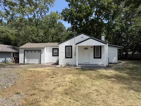 8307 N 2nd St, Machesney Park, IL 61115