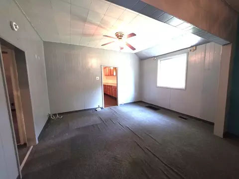 Living - 639 S Pine St, Centralia, IL 62801 photo 4 of 6
