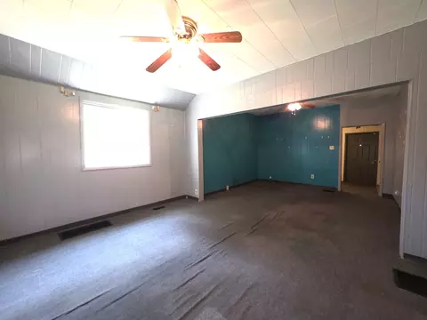 Living - 639 S Pine St, Centralia, IL 62801 photo 3 of 6