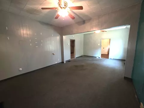 Living - 639 S Pine St, Centralia, IL 62801 photo 2 of 6