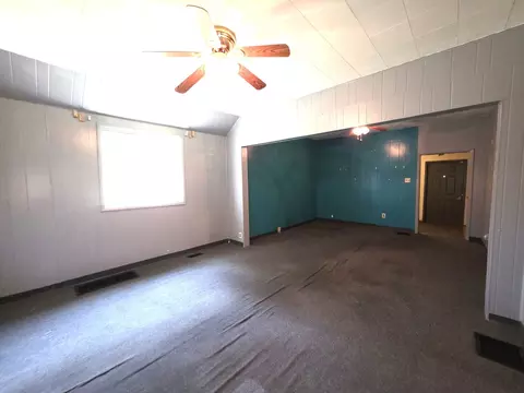 Living - 639 S Pine St, Centralia, IL 62801 photo 5 of 6