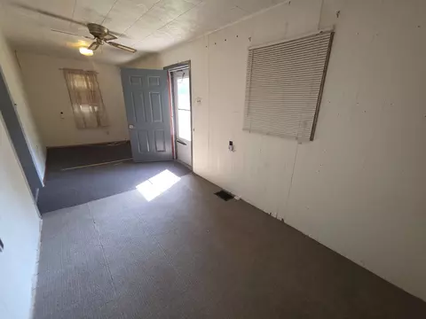 Living - 639 S Pine St, Centralia, IL 62801 photo 1 of 6