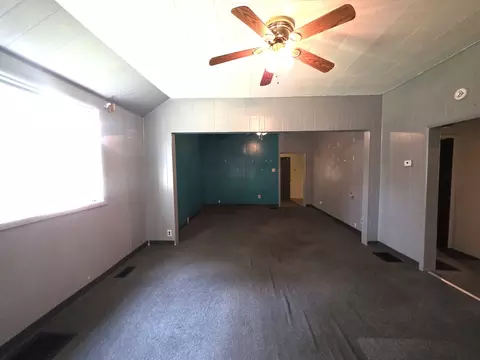 Living - 639 S Pine St, Centralia, IL 62801 photo 6 of 6