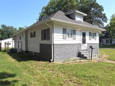 Exterior - 639 S Pine St, Centralia, IL 62801 photo 1 of 10