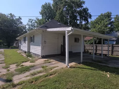 Exterior - 639 S Pine St, Centralia, IL 62801 photo 7 of 10