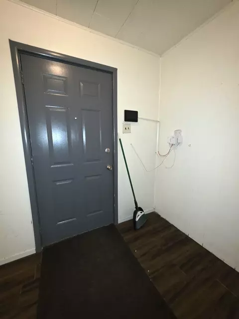 Entry Way - 639 S Pine St, Centralia, IL 62801 photo 2 of 2