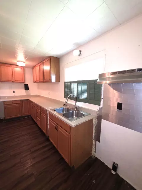 Kitchen - 639 S Pine St, Centralia, IL 62801 photo 4 of 7