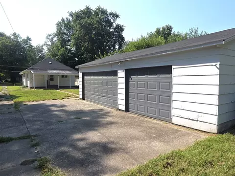 Exterior - 639 S Pine St, Centralia, IL 62801 photo 2 of 10
