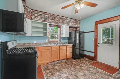 Kitchen - 905 E Pells St, Paxton, IL 60957 photo 2 of 3