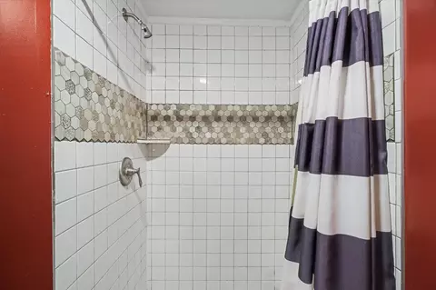 Bath - 905 E Pells St, Paxton, IL 60957 photo 2 of 3