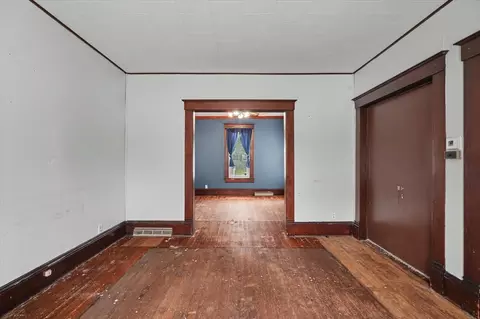 Living - 905 E Pells St, Paxton, IL 60957 photo 2 of 3