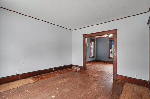 Living - 905 E Pells St, Paxton, IL 60957 photo 1 of 3