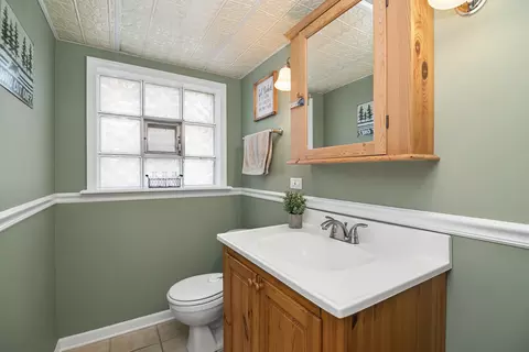 Bath - 16472 Terry Ln, Oak Forest, IL 60452 photo 2 of 2