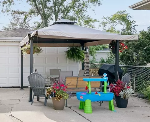 Exterior - 16472 Terry Ln, Oak Forest, IL 60452 photo 4 of 7