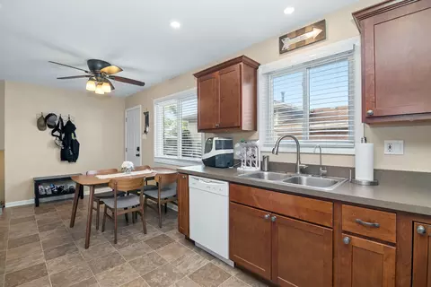 Kitchen - 16472 Terry Ln, Oak Forest, IL 60452 photo 2 of 2
