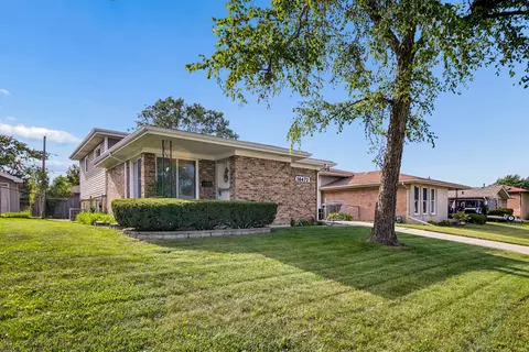 Exterior - 16472 Terry Ln, Oak Forest, IL 60452 photo 2 of 7