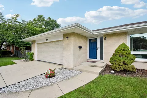 Exterior - 3500 Plum Grove Dr, Rolling Meadows, IL 60008 photo 6 of 6