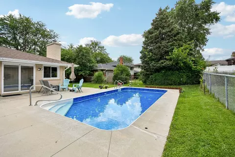 Exterior - 3500 Plum Grove Dr, Rolling Meadows, IL 60008 photo 3 of 6