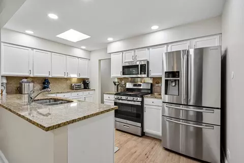 Kitchen - 3500 Plum Grove Dr, Rolling Meadows, IL 60008 photo 2 of 3