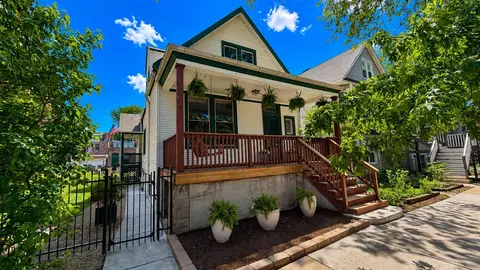 1819 W Cornelia Ave, Chicago, IL 60657