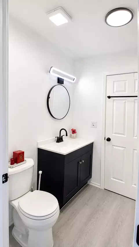 Bath - 523 Alton Ct, Carol Stream, IL 60188 photo 2 of 4