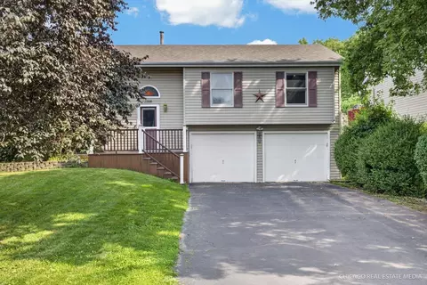 1358 Cottonwood Ln, Crystal Lake, IL 60014