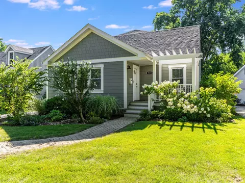 4516 Stanley Ave, Downers Grove, IL 60515