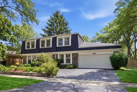 Exterior - 301 Earls Ct, Deerfield, IL 60015 photo 2 of 8