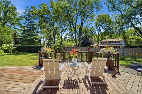 Exterior - 301 Earls Ct, Deerfield, IL 60015 photo 6 of 8