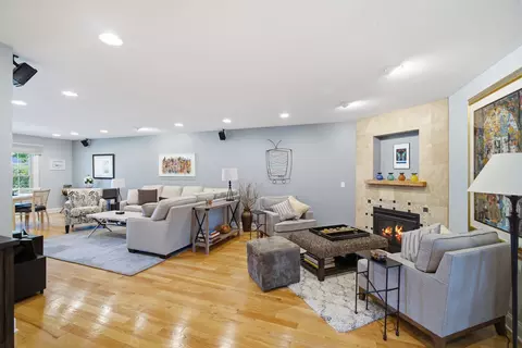 Living - 301 Earls Ct, Deerfield, IL 60015 photo 4 of 4